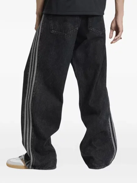 Blugi Adidas cu imagine cu dungi negru