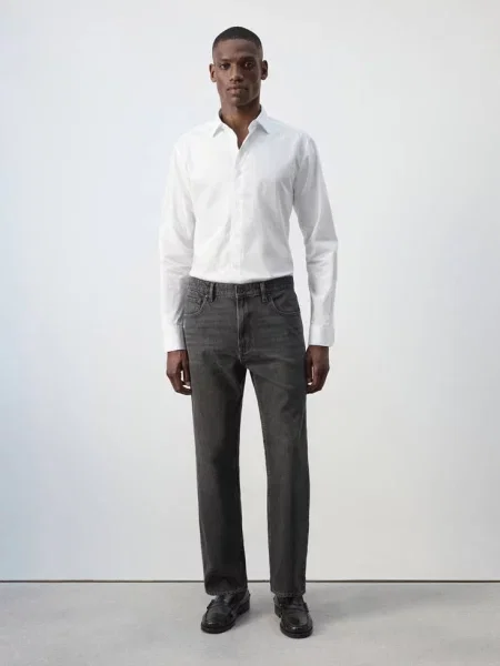 Jeansy Moby relaxed fit w ciemnym kolorze Mężczyzna 38 MANGO MAN szary
