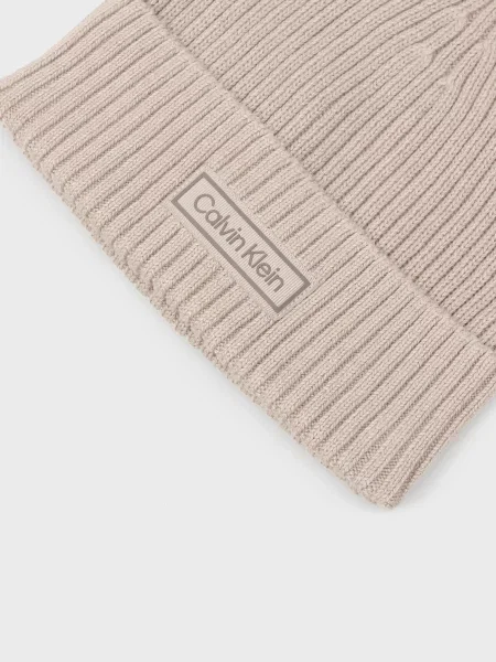Шапка Calvin Klein чанки бежевая