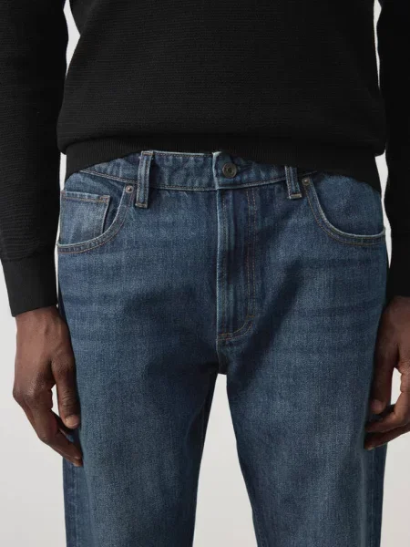 Jeansy Moby relaxed fit Mężczyzna 46 MANGO MAN ciemnoniebieski