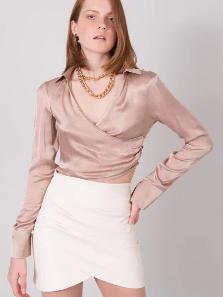 Gulerat bluză Fashionhunters din satin bej