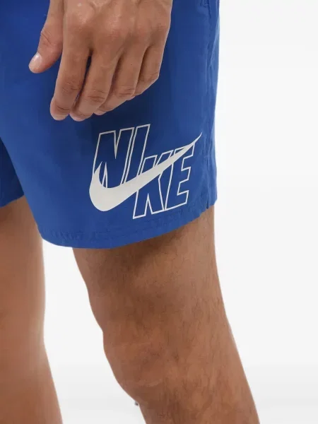 Scurt chiloți Nike cu imagine cu model floral negru