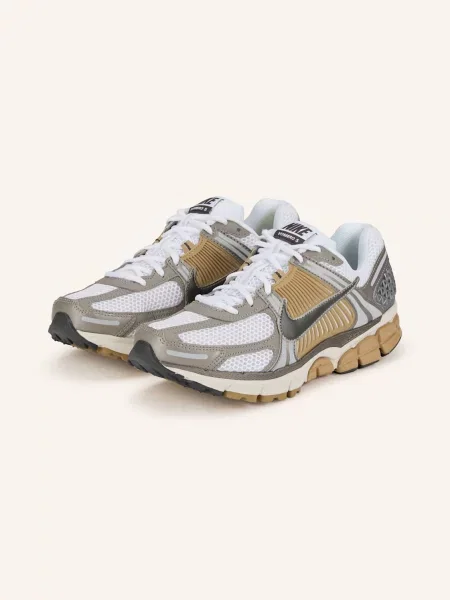 Nike Sneakersy Zoom Vomero 5 bílá/ černošedá/ velbloudí bílé