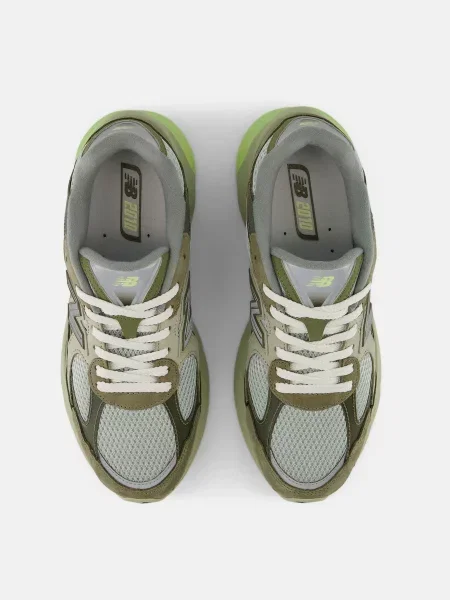 Замшевые повседневные кроссовки New Balance зеленые