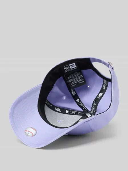 Czapka z daszkiem z wyhaftowanym logo New Era