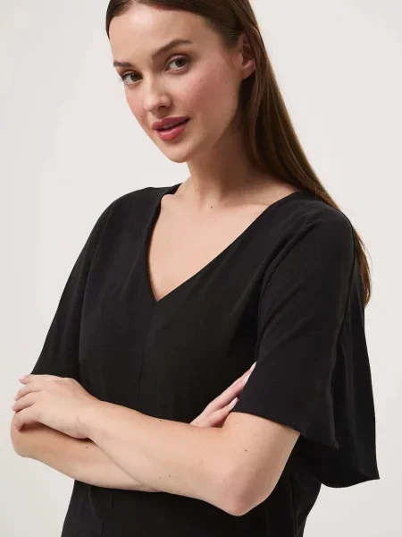 Блуза Medicine дамска с изчистен дизайн черно