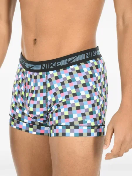 Scurt chiloți Nike cu imagine cu model floral negru