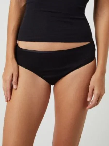 Figi z bawełny — bezszwowy model ‘Cotton Seamless’ Hanro czarne