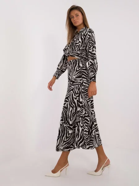 Kratek bluza Fashionhunters s potiskom z zebra vzorcem črna