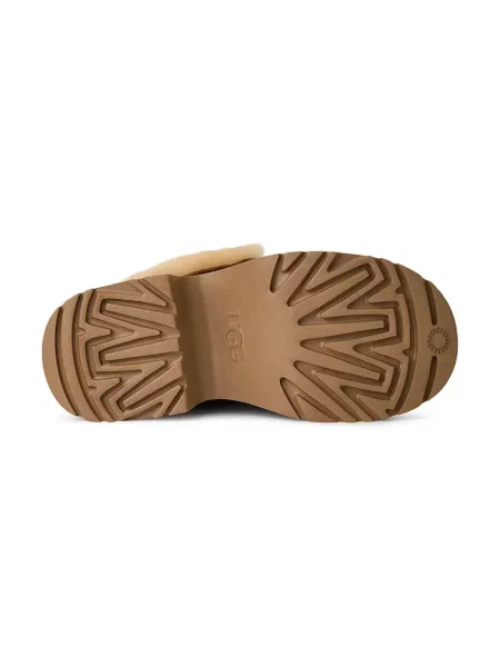 Замшевые утепленные ботинки Ugg на шнуровке коричневые