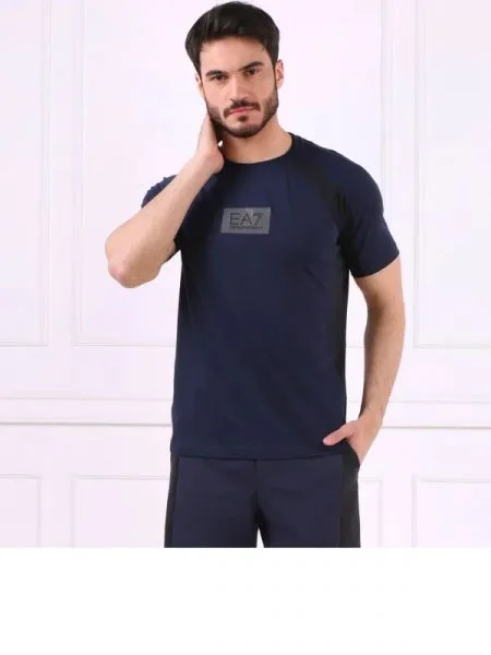Tricou