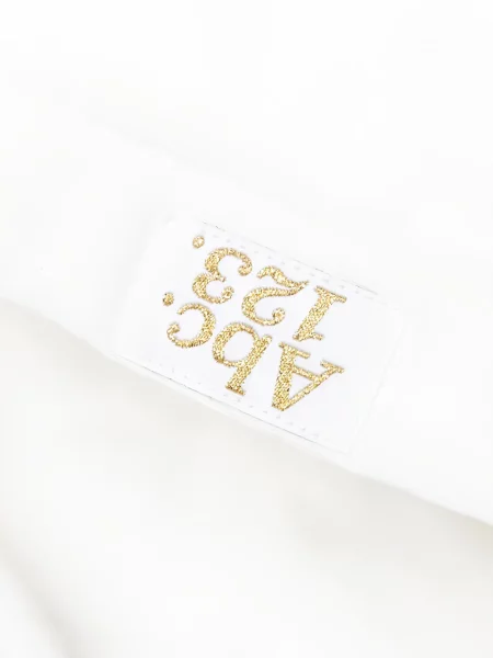 Pulover Advisory Board Crystals cu broderie alb
