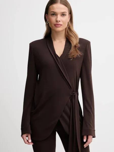 Gaudi sacou un singur rând de uni maro