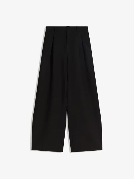 Bershka Hlače z naborki črna