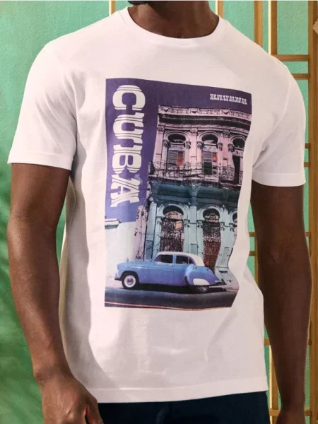 Sinsay Koszulka z kolorowym nadrukiem w miejskim stylu biały