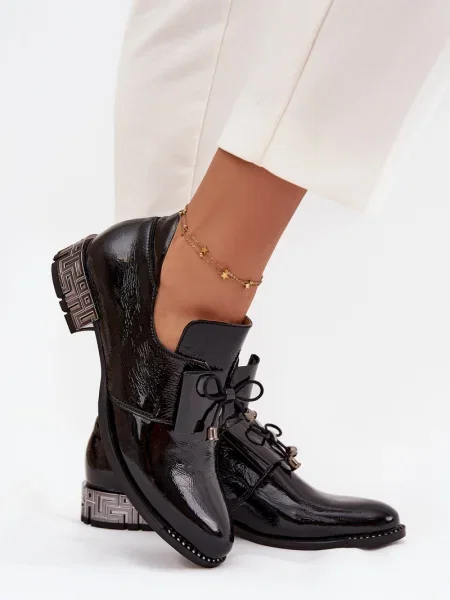 Полуотворени обувки Zazoo с панделка с нисък ток от лакирана кожа черно