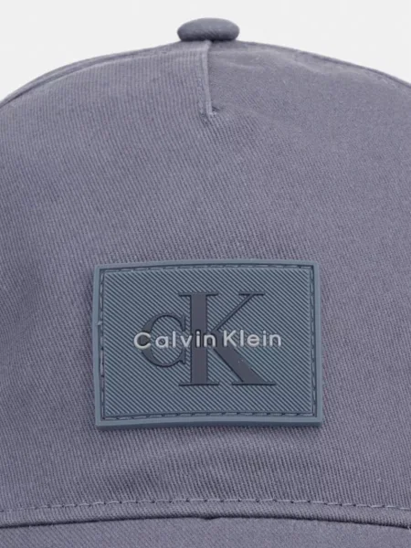 Calvin Klein kapa s šiltom siva