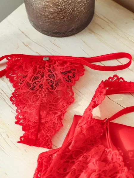 Сорочка с кружевным лифом и трусики стринг Комплект_Obsessive_Amor_Cherris_chemise червона