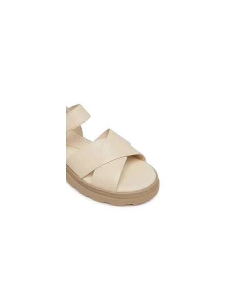 Szandál Clarks Cross Ekru