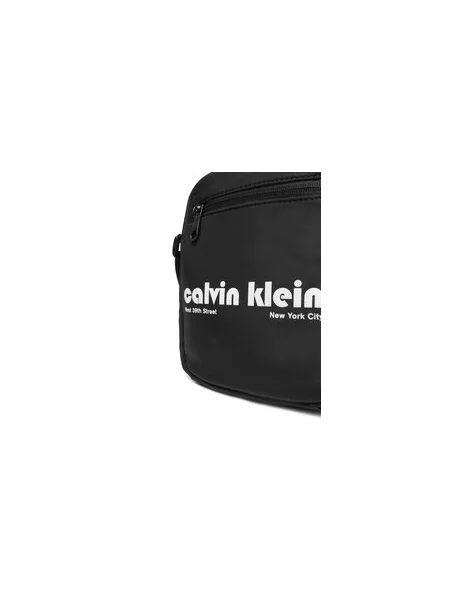 Torbica za okoli pasu Calvin Klein črna