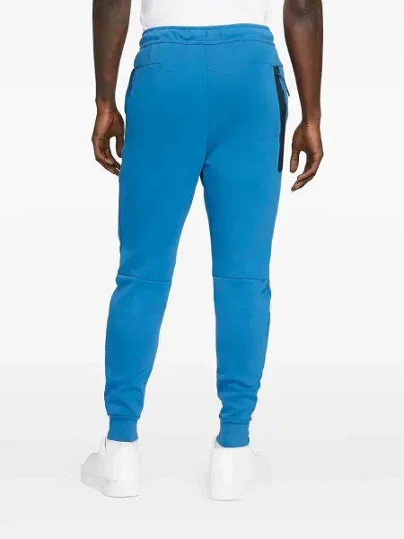 Fleecové běžecké kraťasy Nike s vázáním červené