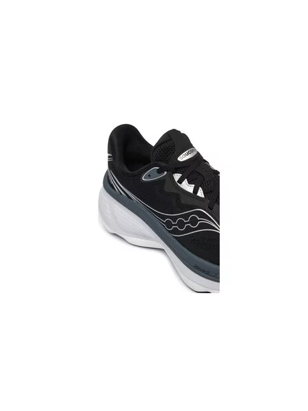 Tekaški čevlji Saucony Hurricane črna