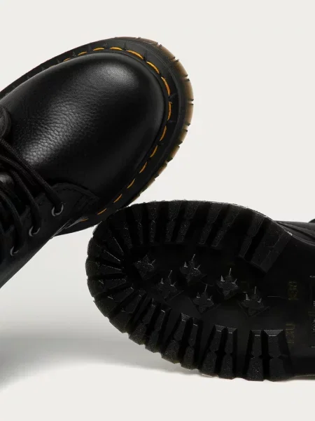 Кожаные утепленные ботинки Dr. Martens на платформе черные