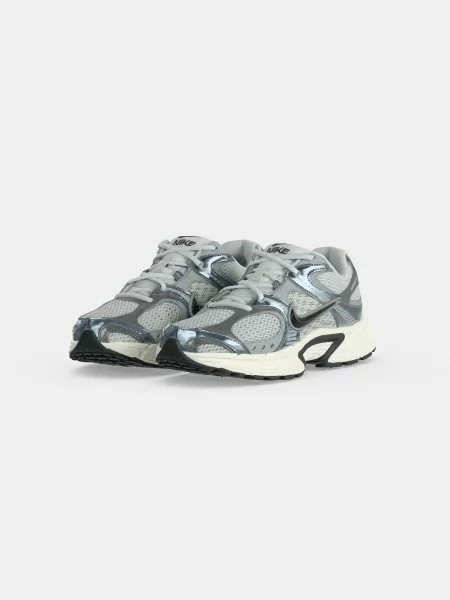 NIKE Nízke tenisky RNR striebornosivá / dymovo / svetlosivá šedá