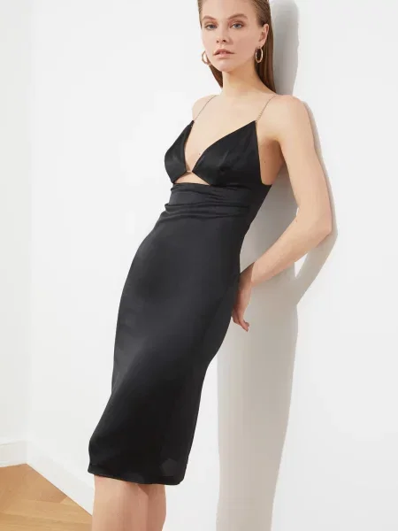 Rochie Trendyol cu strasuri negru