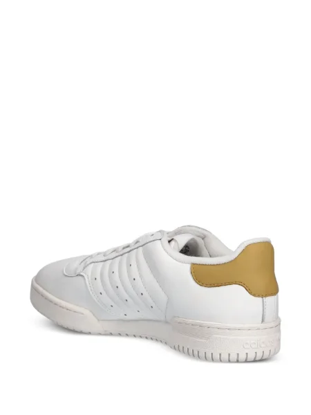 Pruhované slip on tenisky Adidas Campus s výšivkou bílé