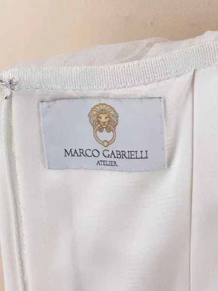 Μάξι φόρεμα Marco Gabrielli Atelier με βολάν στράπλες λευκό