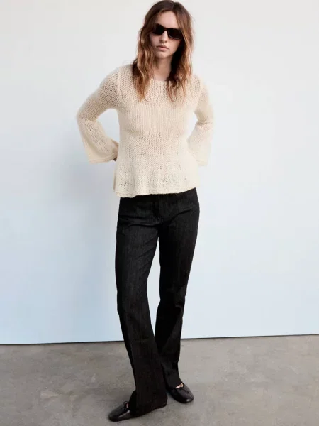 Sweter z dzianiny z baskinką kremowy / écru Kobieta S MANGO