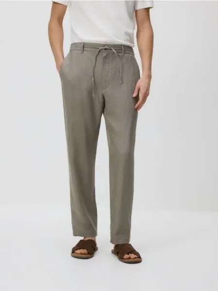 Reserved Pantaloni chino din in croială dreaptă bej