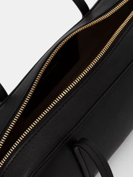 Calvin Klein Válltáskák fekete