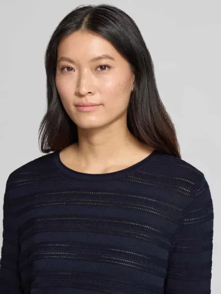 Sweter w kroju regular fit z czystej bawełny o fakturze dzianiny Christian Berg Woman granatowy
