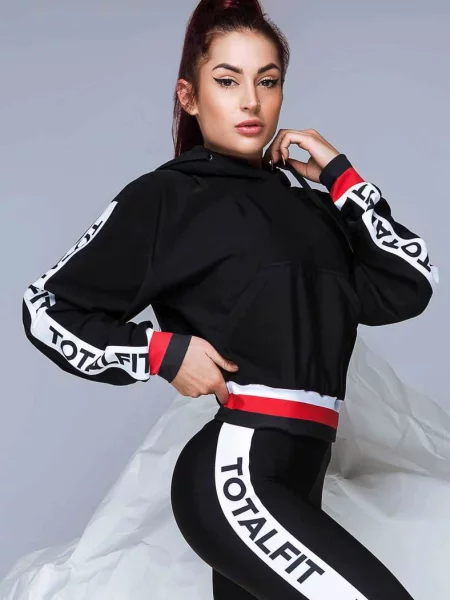 Спортивное женское худи с капюшоном чорна