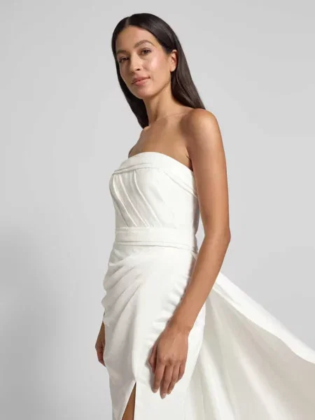 Suknia wieczorowa w stylu off-shoulder z rozcięciem na nogę Luxuar Fashion biała