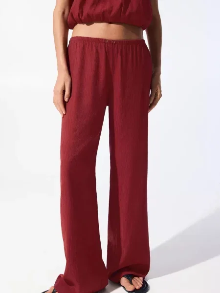 Pull&Bear Hlače jarko crvena