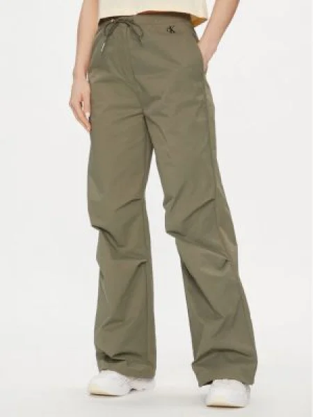 Calvin Klein Jeans Szövet nadrág Parachute Pant Khaki zöld