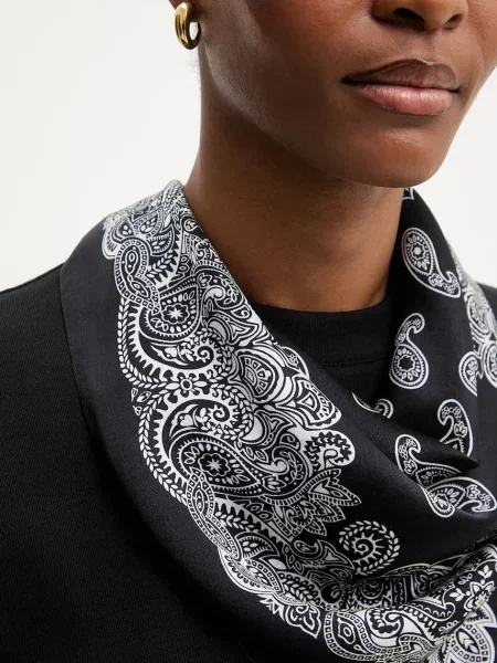 Svilena ruta Answear.LAB črna