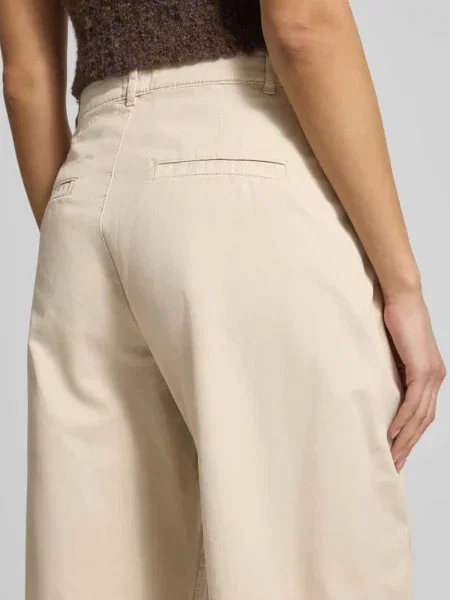 Chinosy o kroju barrel fit z kieszenią z tyłu Jake*s Casual