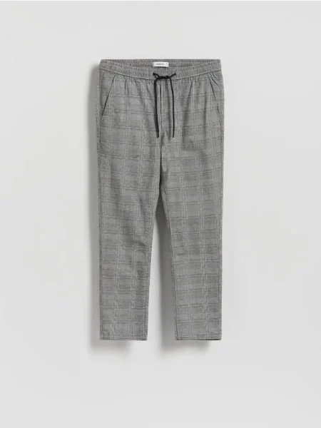 Reserved Pantaloni slim fit în carouri deschis gri