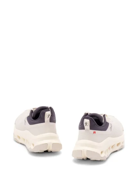 Sneakerși On
