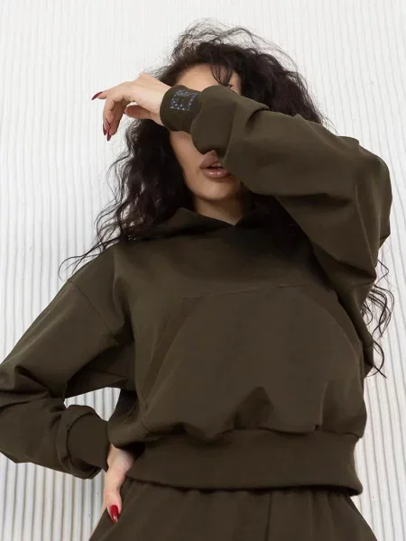 Женское худи с капюшоном зелена