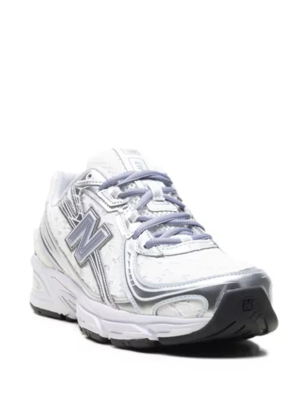 Sneakerși New Balance din dantelă alb
