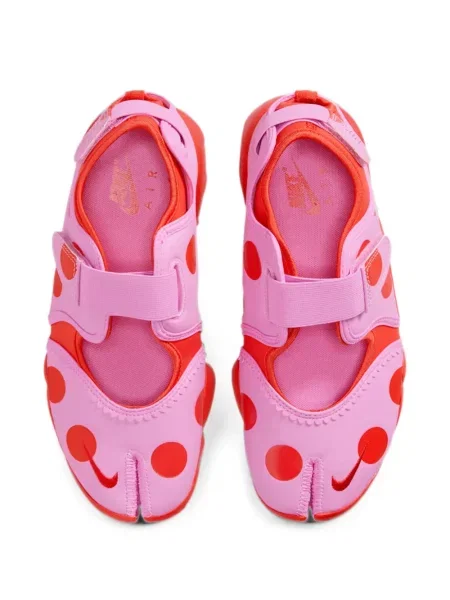 Sneakerși Nike cu buline roz