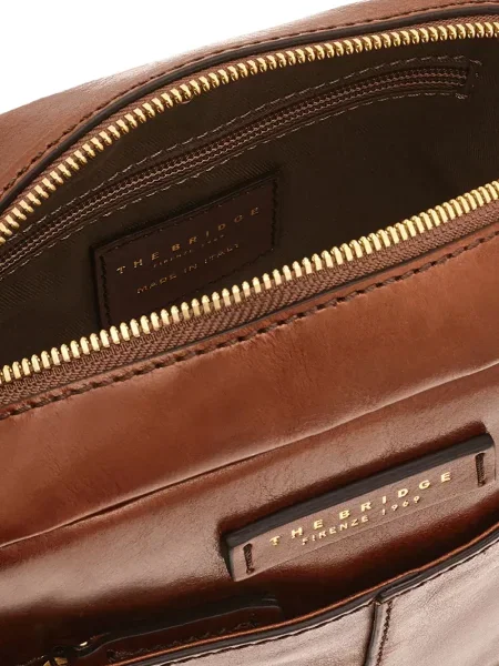 Kožna crossbody torba The Bridge s autogramom smeđa