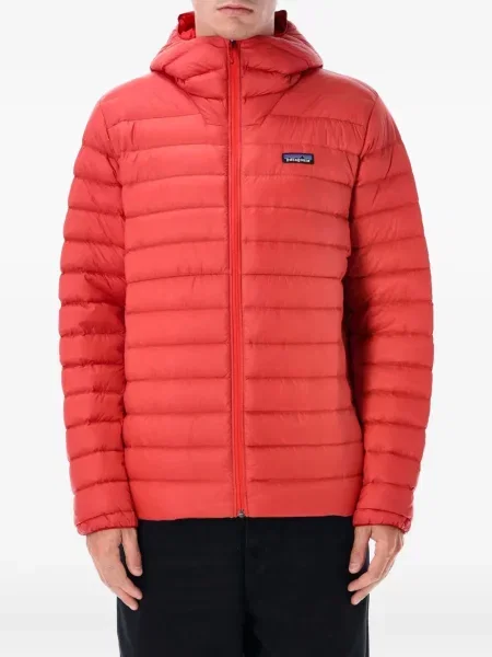 Pernata jakna Patagonia s kapuljačom crvena