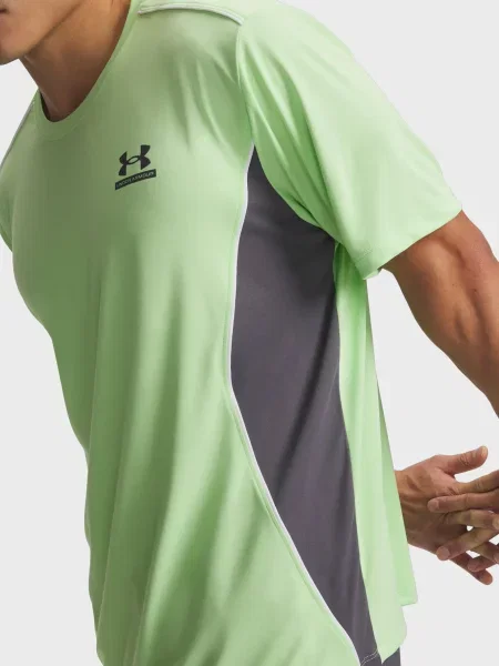 Короткая спортивная футболка Under Armour с коротким рукавом