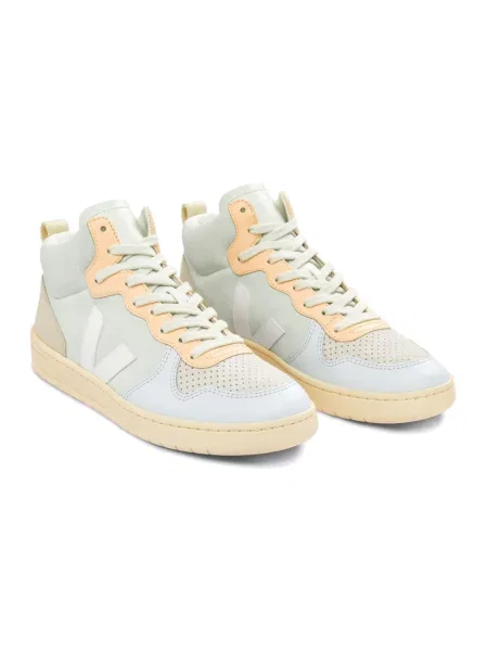 Sneakersy Veja zamszowe białe